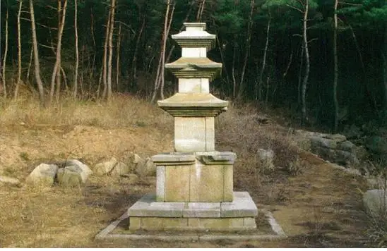 경주 남산 포석계 기암곡 제2사지 동삼층석탑